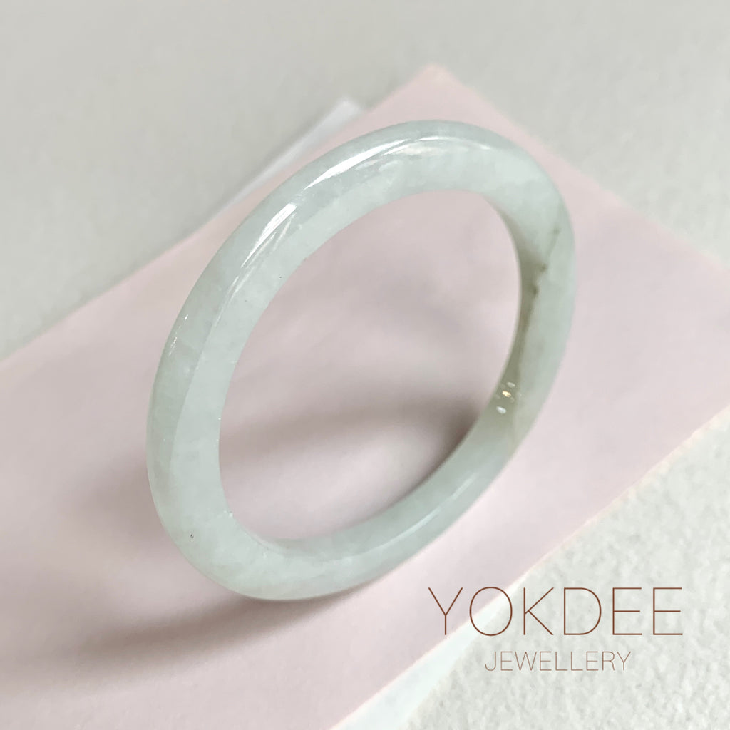 52.5mm A-Grade Natural Light Green Modern Round Bangle No. 600149